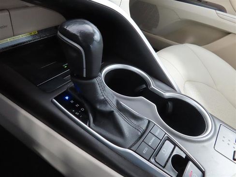 Used 2021 Toyota Camry XLE FWD image 27