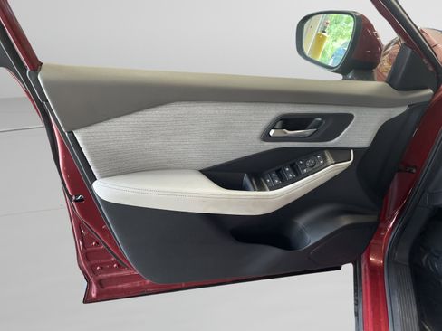 Used 2023 Nissan Rogue SV image 13