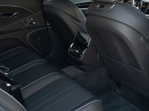 Used 2024 Bentley Flying Spur V8 image 42