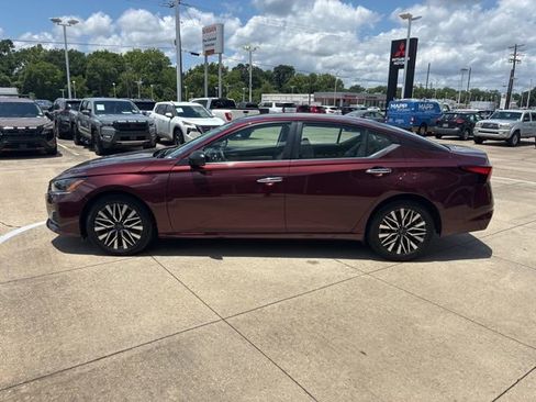 Used 2025 Nissan Altima 2.5 SV FWD image 4