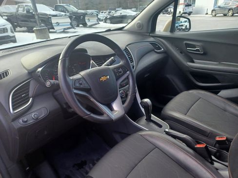 Used 2022 Chevrolet Trax LT w/ LT Convenience Package image 8