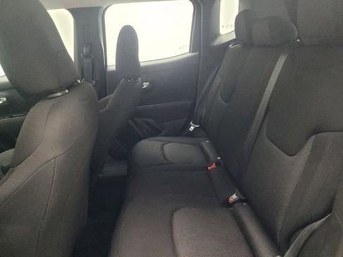 Used 2019 Jeep Renegade Sport image 18