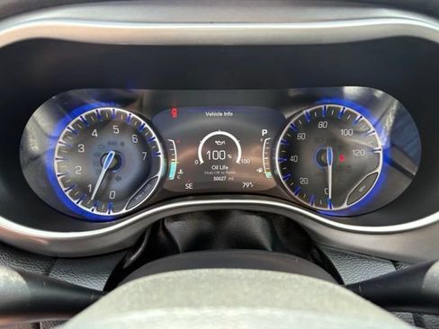 Used 2025 Chrysler Pacifica Select FWD image 14