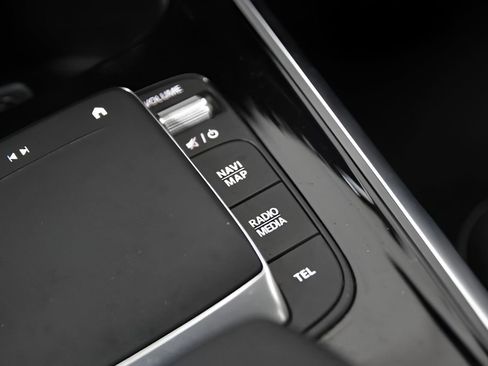 Used 2021 Mercedes-Benz GLB 35 AMG 4MATIC image 31