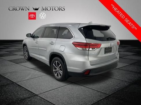 Used 2017 Toyota Highlander XLE AWD/4WD image 4