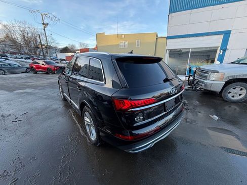 Used 2022 Audi Q7 3.0T Premium Plus w/ Premium Plus Package AWD/4WD image 3