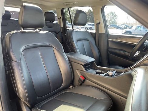 Used 2024 Jeep Grand Cherokee Limited AWD/4WD image 5