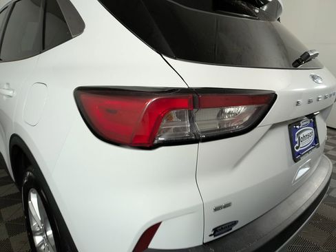 Used 2022 Ford Escape SE image 12