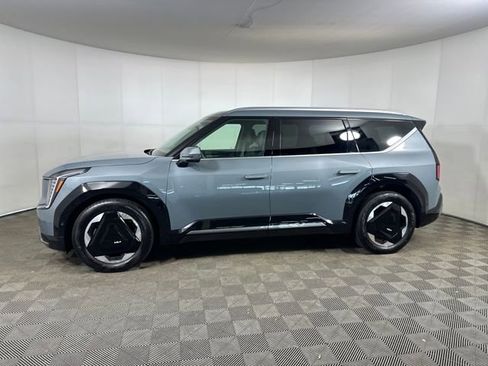 Used 2024 Kia EV9 Land image 6
