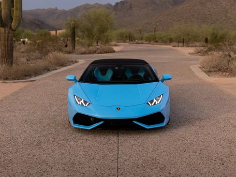 Used 2017 Lamborghini Huracan LP 610-4 AWD/4WD image 3