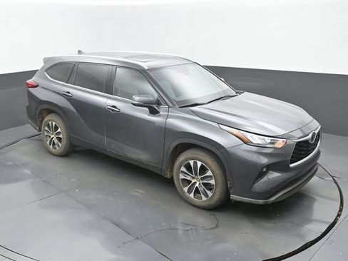 Used 2020 Toyota Highlander XLE FWD image 13