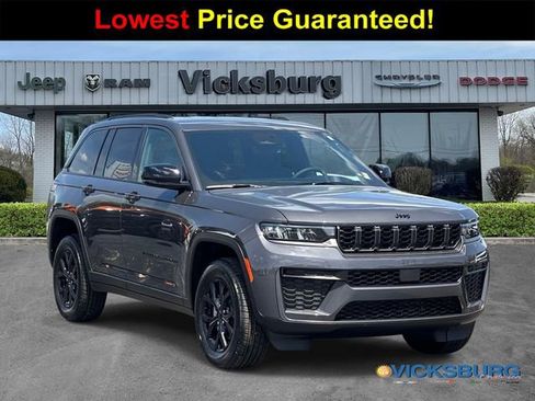 New 2026 Jeep Grand Cherokee Altitude AWD/4WD image 1