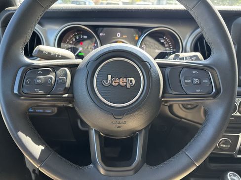 Used 2023 Jeep Wrangler Unlimited w/ Convenience Group AWD/4WD image 9