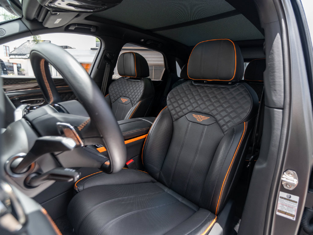 Used 2025 Bentley Bentayga AWD/4WD image 16
