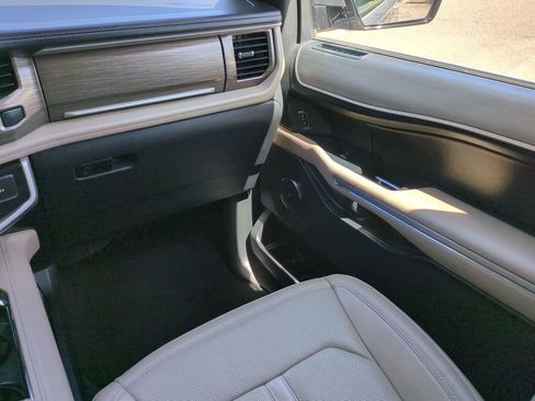 Used 2024 Ford Expedition Max Limited AWD/4WD image 17