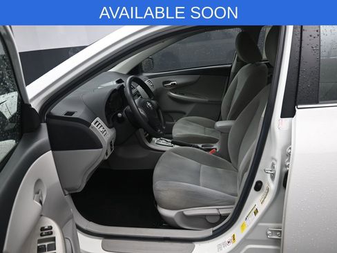 Used 2013 Toyota Corolla LE image 9