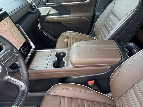 New 2026 GMC Acadia Denali Ultimate w/ LPO, Floor Liner Package AWD/4WD image 36