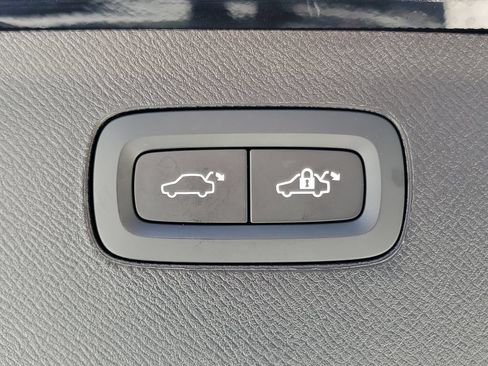 Certified 2024 Volvo XC90 B5 Plus w/ Protection Package Premier AWD/4WD image 9