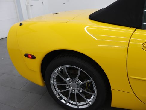 Used 2000 Chevrolet Corvette Convertible w/ Memory Pkg RWD image 20