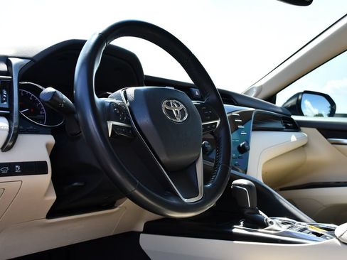 Used 2019 Toyota Camry XLE FWD image 16
