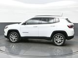 Used 2022 Jeep Compass Latitude image 3