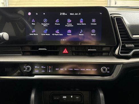 Used 2023 Kia Sportage EX image 16