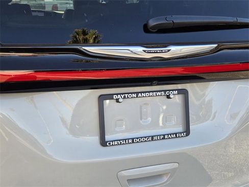 Used 2021 Chrysler Pacifica Pinnacle image 12