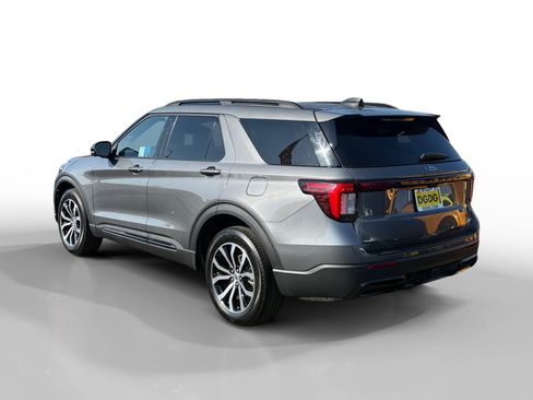 Used 2025 Ford Explorer ST-Line AWD/4WD image 3