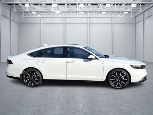 Used 2023 Honda Accord Touring image 7