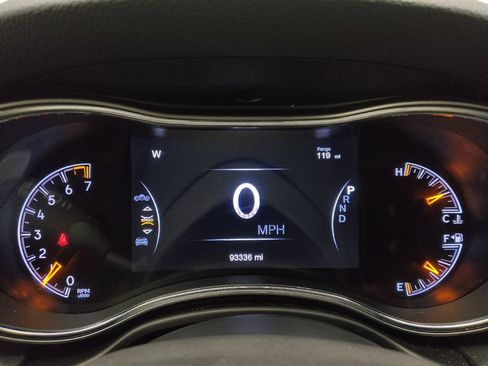 Used 2018 Jeep Grand Cherokee Laredo RWD image 23