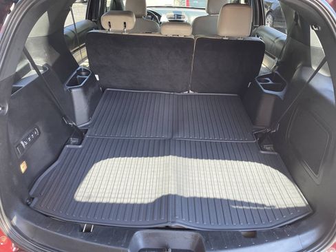 Used 2018 Ford Explorer Limited w/ Ford Safe & Smart Package FWD image 9