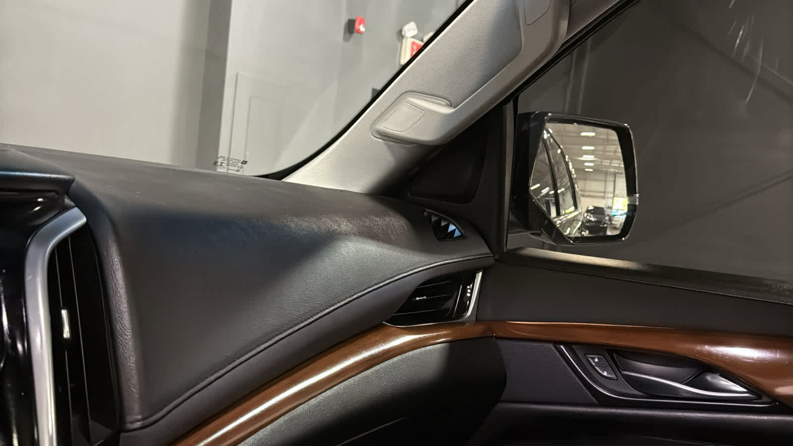 Used 2019 Cadillac Escalade Luxury AWD/4WD image 17
