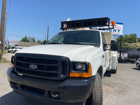 Used 2001 Ford F550 4x4 Regular Cab Super Duty image 1