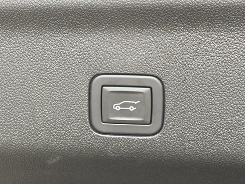 Certified 2025 Cadillac Escalade Sport Platinum image 17