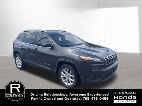 Used 2016 Jeep Cherokee Latitude w/ Comfort/Convenience Group AWD/4WD image 3