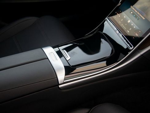 Certified 2025 Mercedes-Benz C 300 4MATIC Sedan image 33