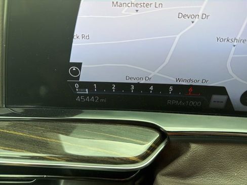 Used 2022 Cadillac Escalade ESV Premium Luxury w/ Performance Package image 13