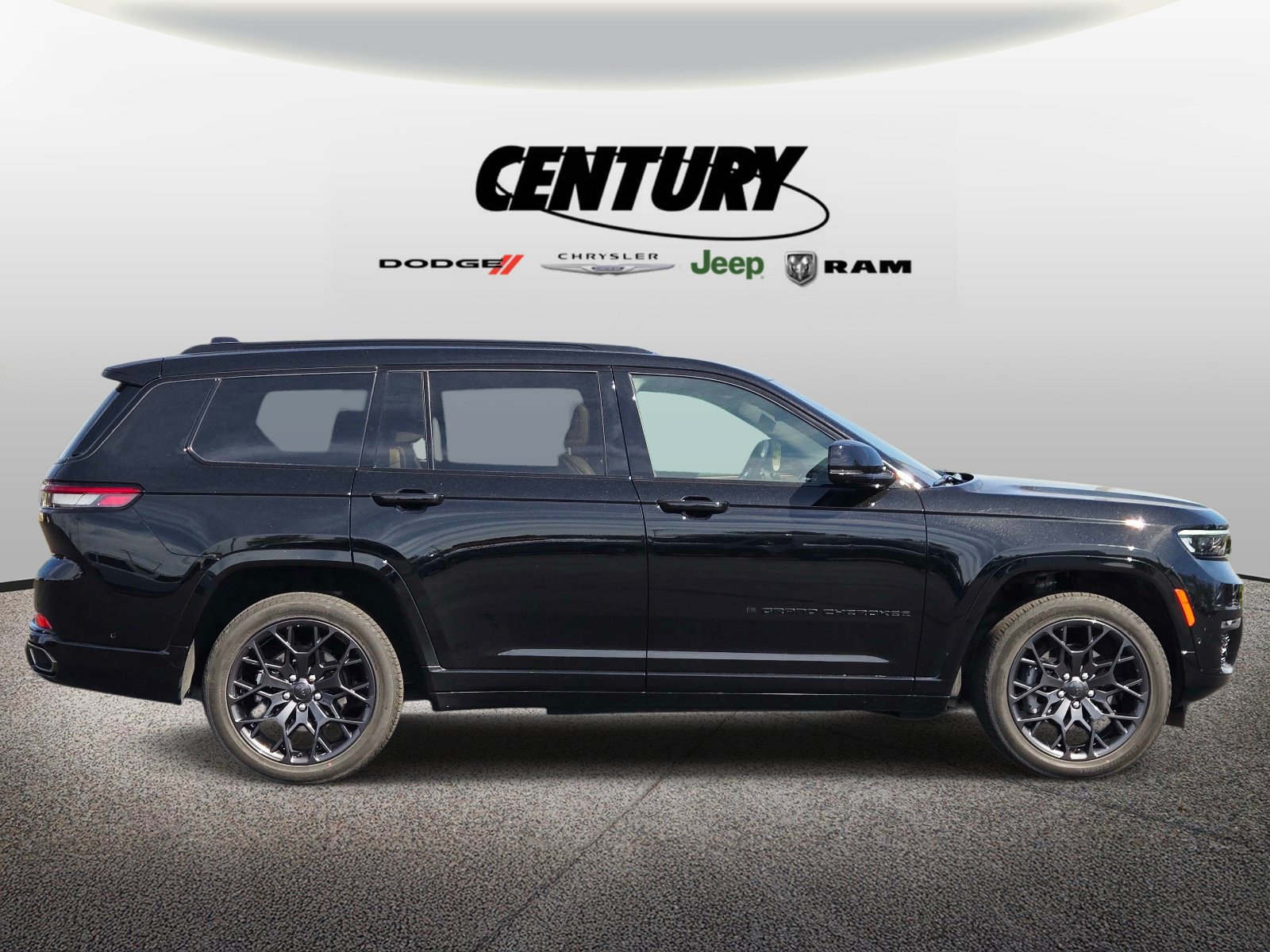 Used 2025 Jeep Grand Cherokee L Summit w/ Obsidian Package AWD/4WD image 2