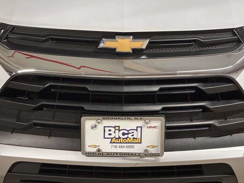 Used 2022 Chevrolet TrailBlazer LT w/ Convenience Package FWD image 9