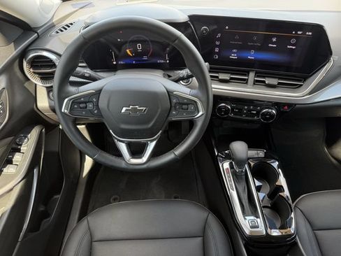 Certified 2025 Chevrolet Trax ACTIV FWD image 13