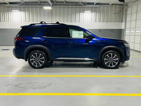 New 2026 Nissan Pathfinder Platinum FWD image 20
