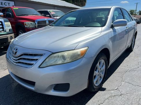 Used 2011 Toyota Camry LE w/ LE Extra-Value Pkg FWD image 2