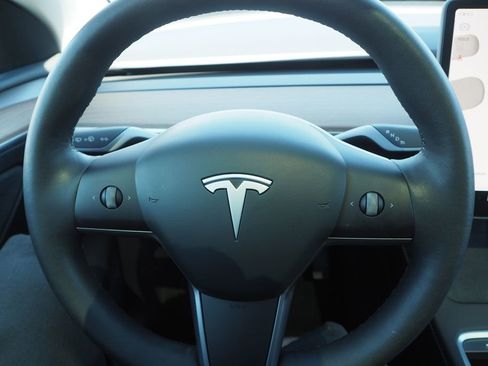 Used 2025 Tesla Model Y Long Range image 26