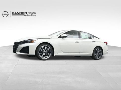 New 2025 Nissan Altima 2.5 SL FWD image 10