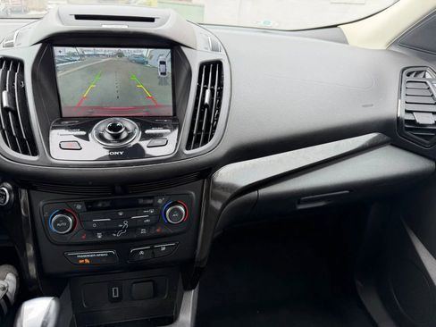 Used 2017 Ford Escape Titanium image 19