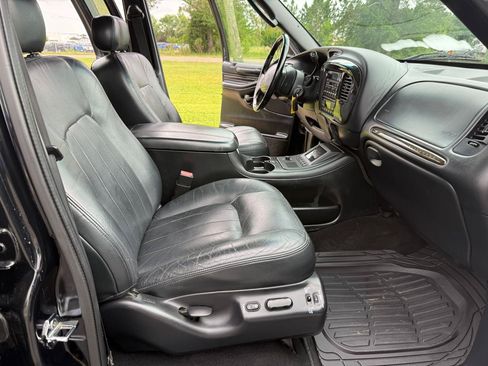 Used 2002 Lincoln Blackwood RWD image 18