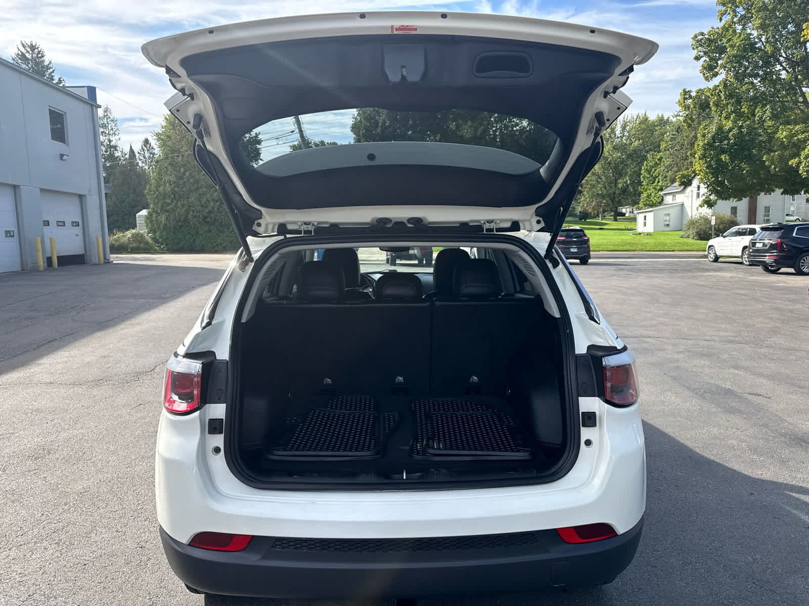 Used 2019 Jeep Compass Latitude w/ Popular Equipment Group AWD/4WD image 15
