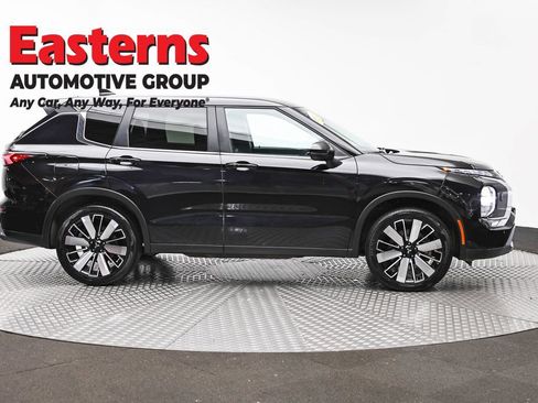 Used 2025 Mitsubishi Outlander SE AWD/4WD image 4