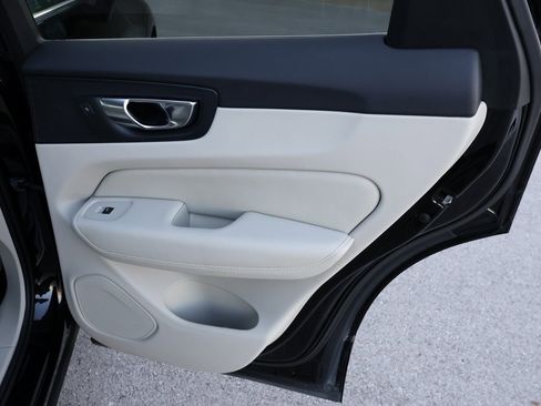 Used 2020 Volvo XC60 T5 Inscription image 16