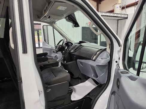 Used 2019 Ford Transit 150 XLT image 12
